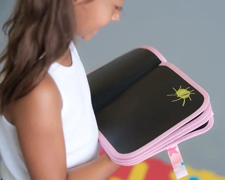 Jaq Jaq Bird Kreslicí knížka s křídami Jednorožec