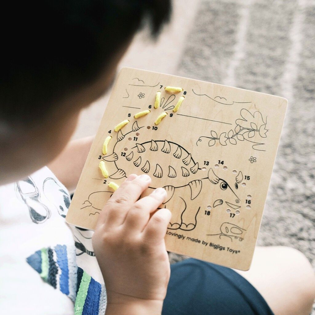 Bigjigs Toys Provlékání podle čísel Dinosauři - obrázek 3