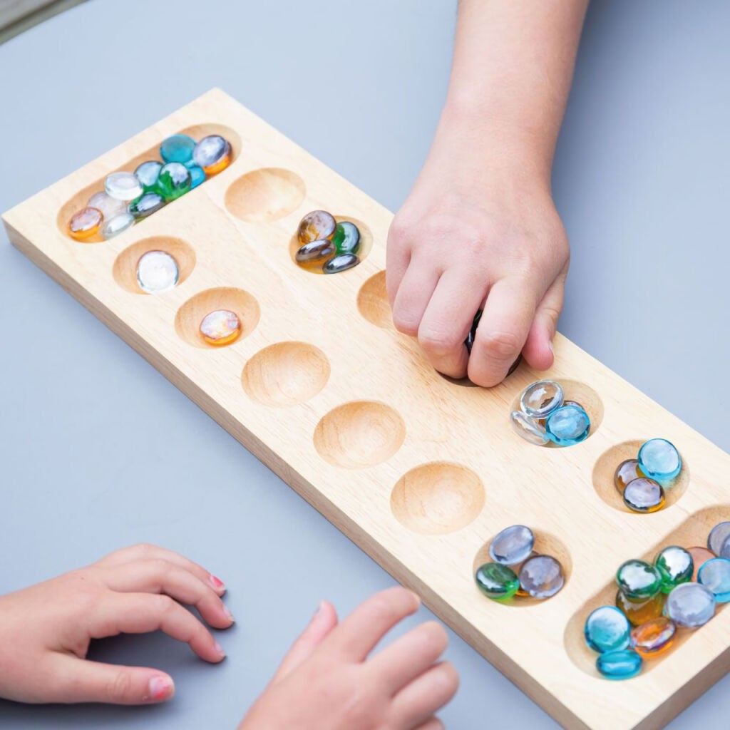 Bigjigs Toys Hra s kamínky Mankala - obrázek 5