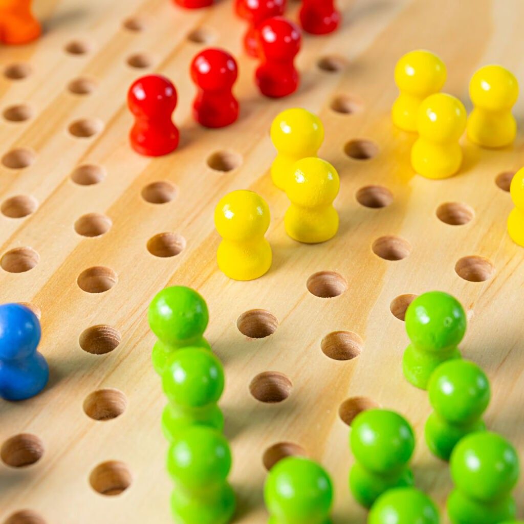Bigjigs Toys Dřevěná halma - obrázek 3
