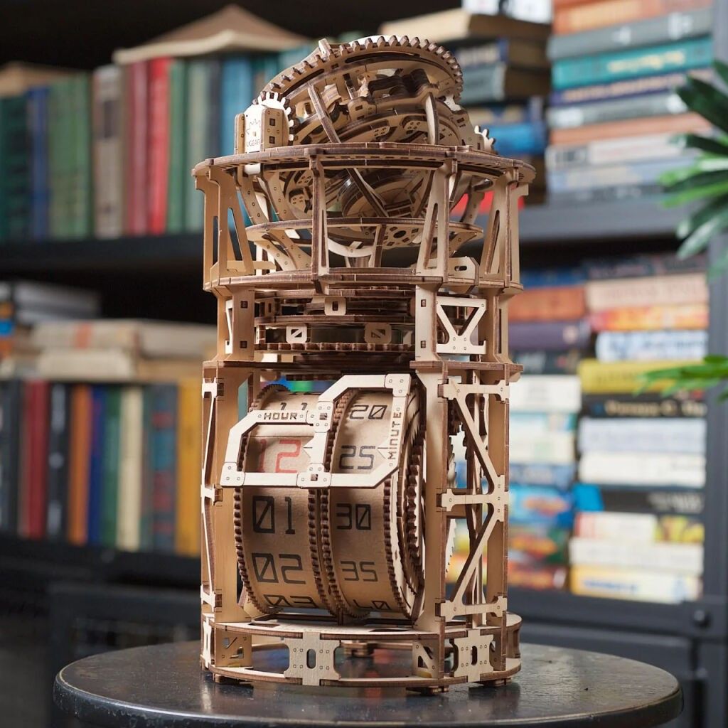 Ugears 3D dřevěné mechanické puzzle Hodinový strojek s tourbillonem - obrázek 7