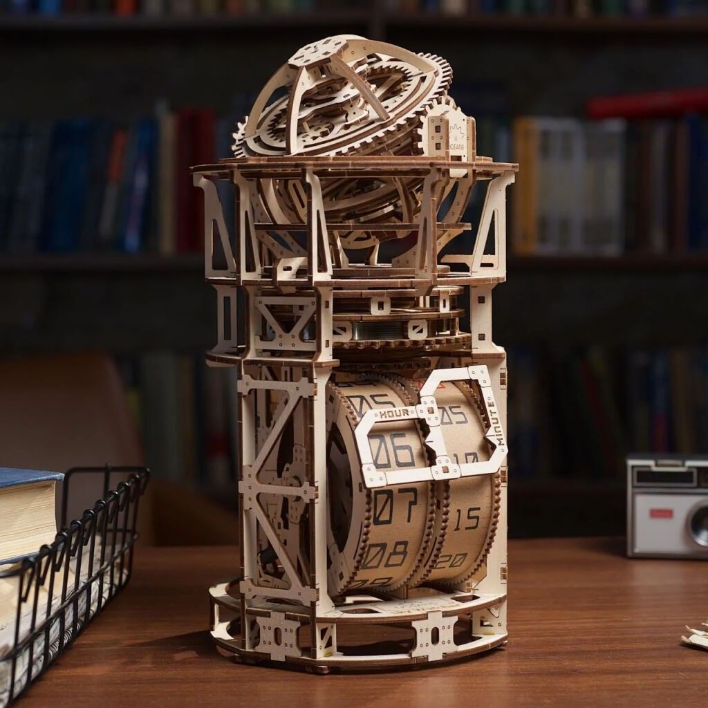 Ugears 3D dřevěné mechanické puzzle Hodinový strojek s tourbillonem - obrázek 8