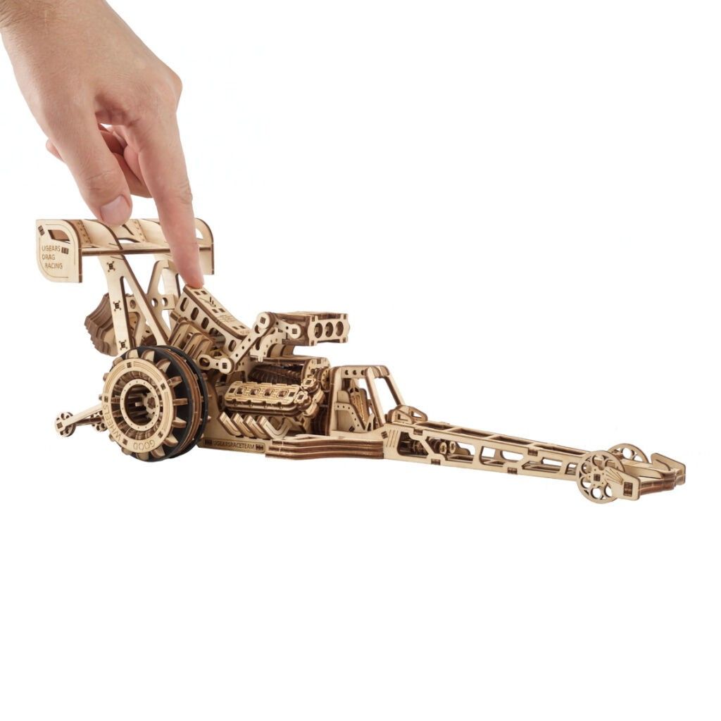 Ugears 3D dřevěné mechanické puzzle Závodní auto (dragster) - obrázek 7