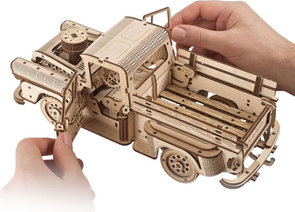 Ugears 3D dřevěné mechanické puzzle Americký náklaďák (pick-up) - obrázek 10