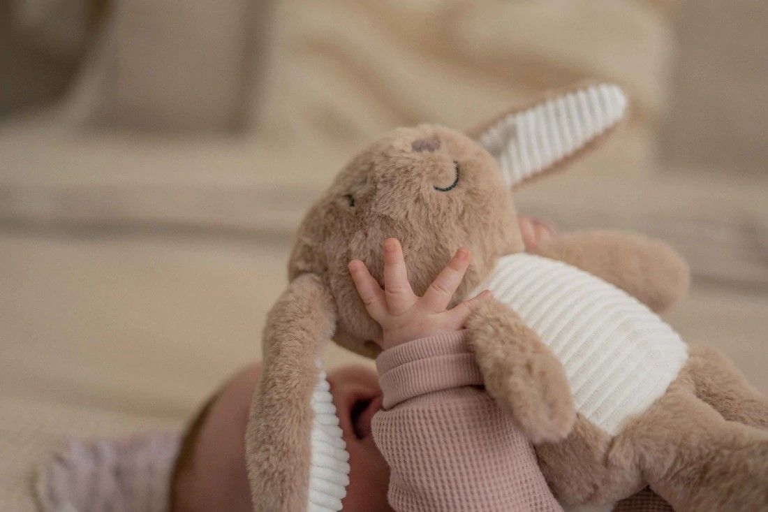 Flow hračka s tlukotem srdce Milo the Bunny Brown - obrázek 7