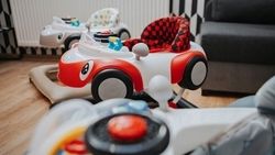 Dětské chodítko se zábavným odnímatelným panelem - CARS hnědé - 4Baby - obrázek 6