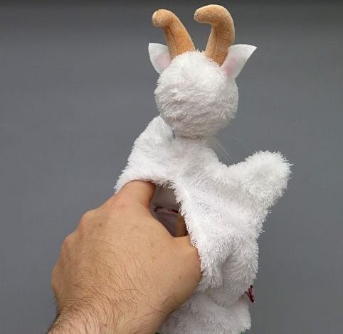 MÚ Brno Koza se zástěrou 56 cm 3v1, kornoutový maňásek - obrázek 3
