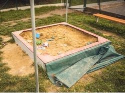 Sedáky na celý obvod pískoviště 2x2 m SP220KR - červená - obrázek 2