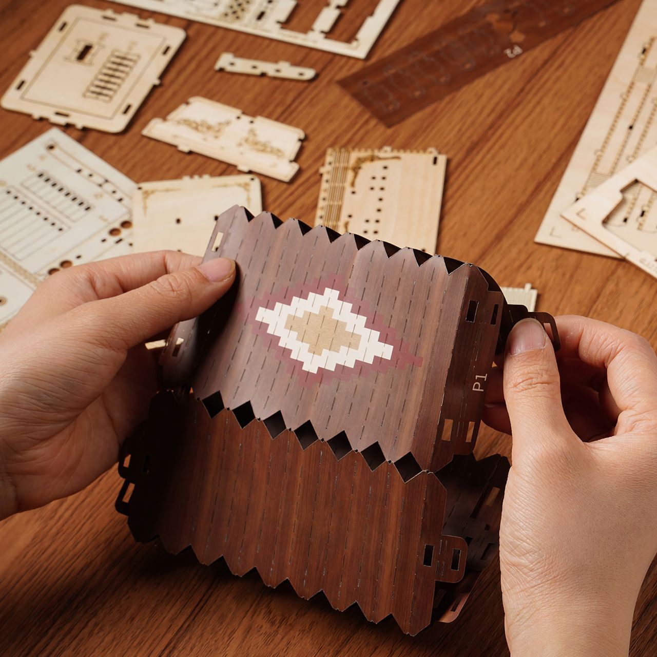 RoboTime dřevěné 3D puzzle Tahací harmonika - obrázek 2