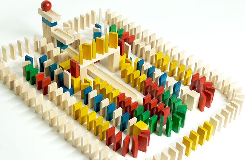 Ekotoys EkoToys Dřevěné domino barevné 830 ks poškozený obal - obrázek 1