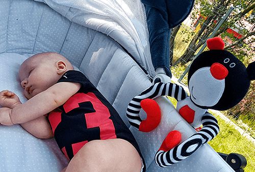 Hencz Toys Závěsná edukační /plyšová hračka Méďa s melodií - černá - obrázek 2