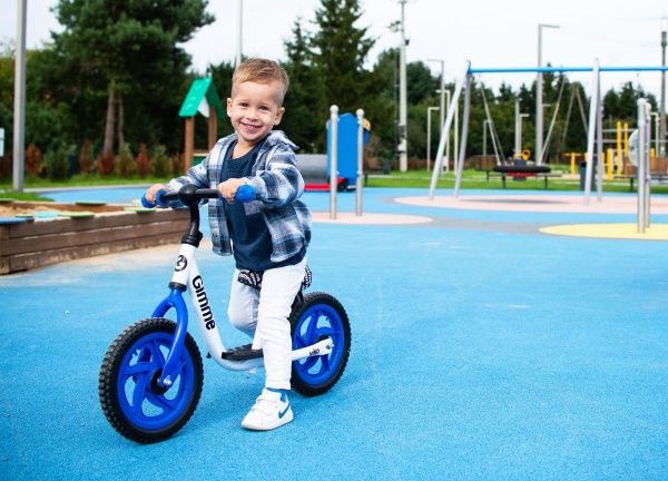 GIMME Balanční odrážedlo s platformou Viko - modrobílé - obrázek 1