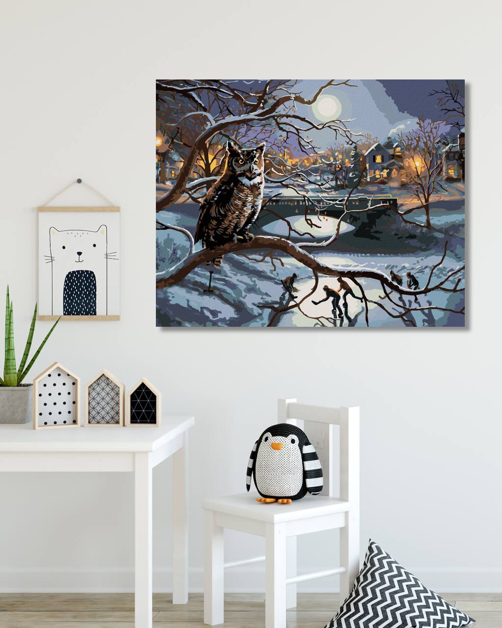 zuty Malování podle čísel - SOVA NA VĚTVI NA KRAJI MĚSTA A DĚTI HRAJÍCÍ HOKEJ NA ZAMRZLÉM JEZEŘE (JAMES MEGER) - Rozměr: 40x50 cm, Rámování: Varianta: vypnuté plátno na rám - obrázek 4
