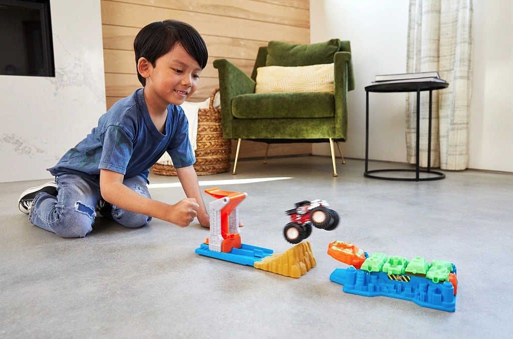 MATTEL HOT WHEELS Monster Trucks Startuj a tref se herní set s autíčkem - obrázek 5