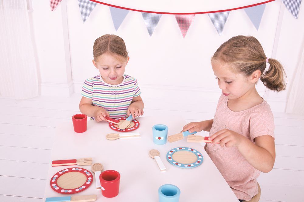 Bigjigs Toys Dřevěný jídelní servis s puntíky - obrázek 4
