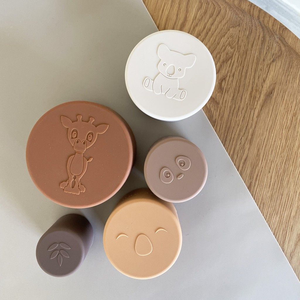 NUUROO Vanja Silikonová stohovací věž Brown Color mix - obrázek 7