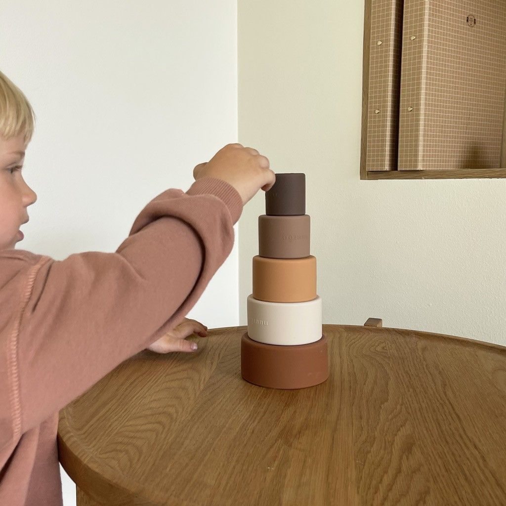 NUUROO Vanja Silikonová stohovací věž Brown Color mix - obrázek 8