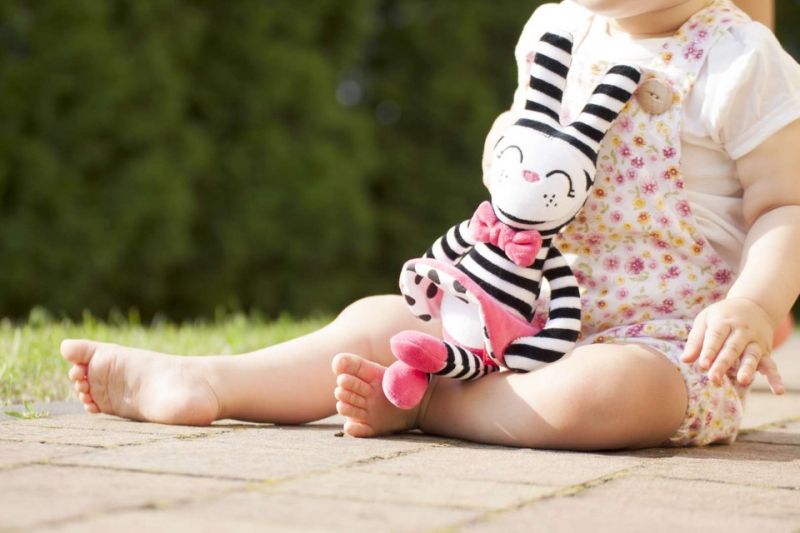 Hencz Toys Plyšová hračka v kontrastních barvách králíčí slečna - růžová - obrázek 4