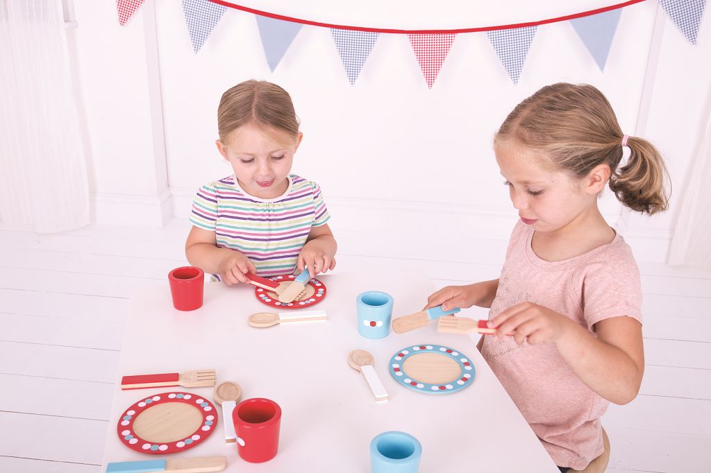 Bigjigs Toys Dřevěný jídelní servis s puntíky - obrázek 3