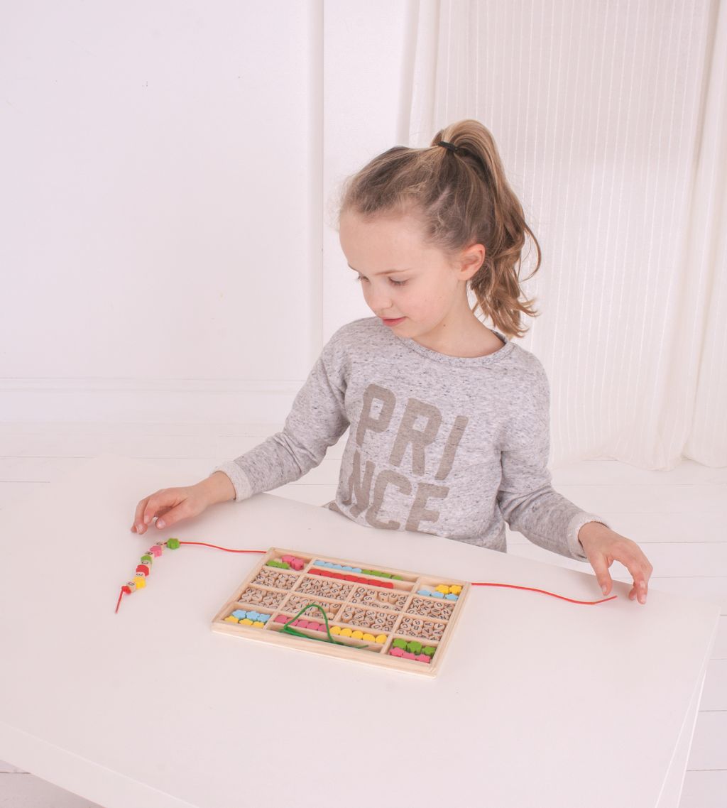 Bigjigs Toys Navlékací korálky Abeceda - obrázek 2
