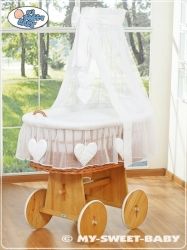 Koš proutěný s NEBESY a výbavou - SRDÍČKA bílá - My Sweet Baby barva koše přírodní - obrázek 1