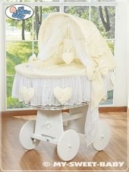 Koš proutěný bílý s boudičkou a výbavou - SRDÍČKA smetanový - My Sweet Baby - obrázek 1