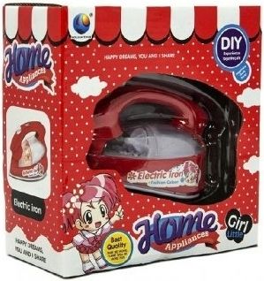 Žehlička malá plast 12cm na baterie se světlem v krabici 16x17x8cm - obrázek 1