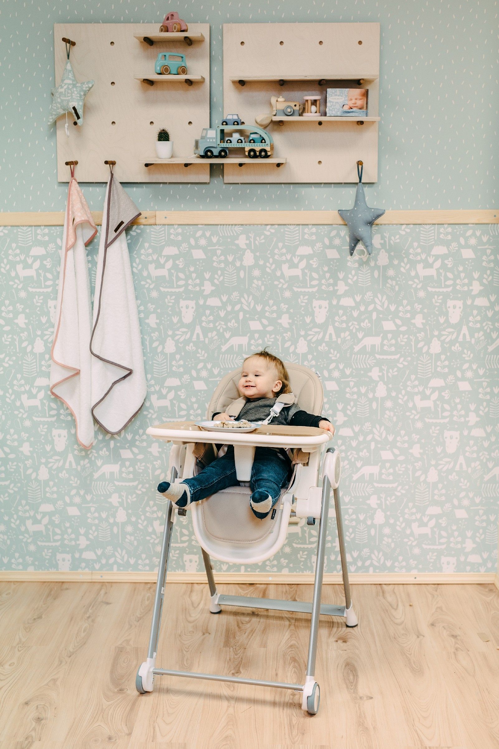 BRITTON Jídelní židlička  HYGGE Barva: béžová - obrázek 13
