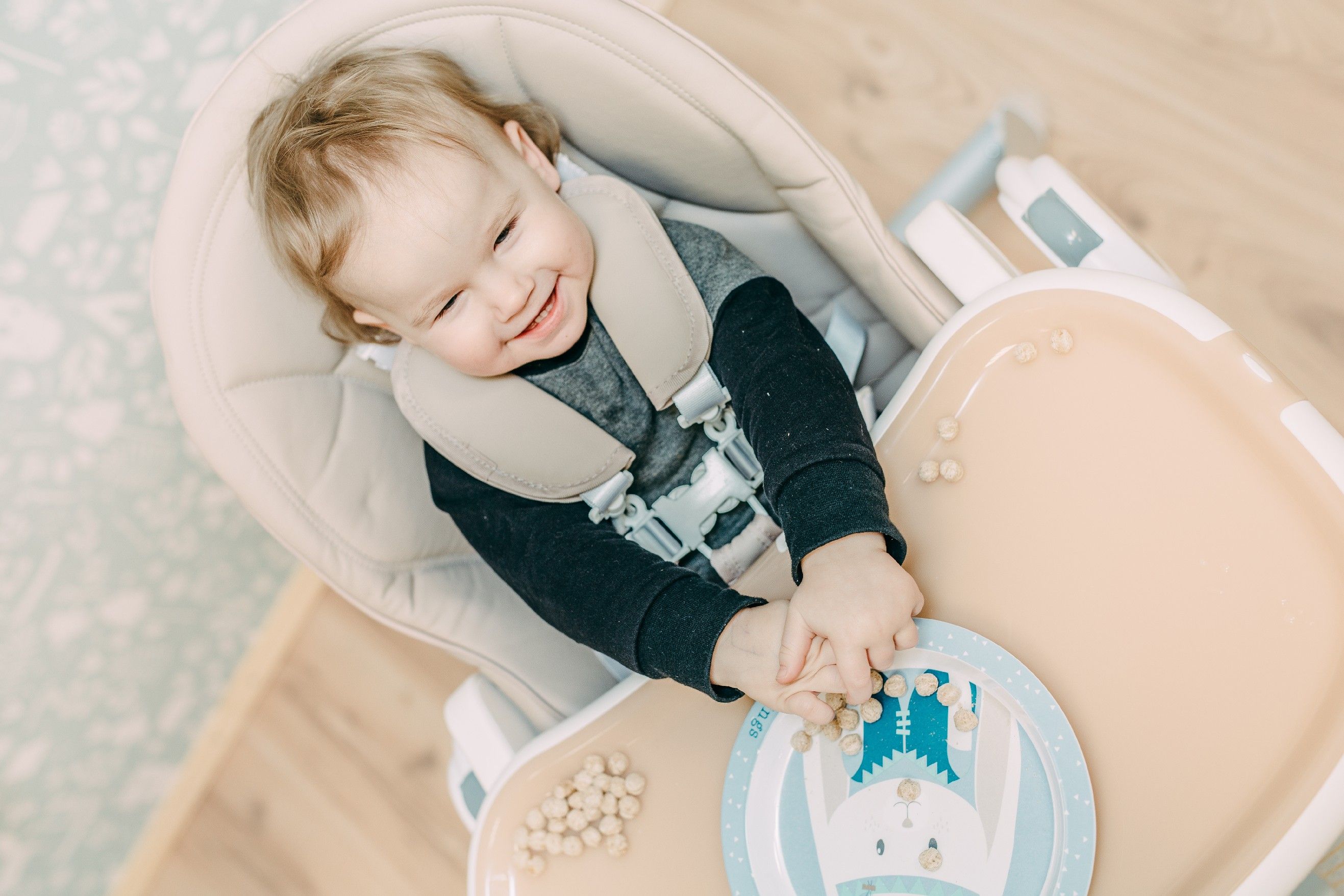 BRITTON Jídelní židlička  HYGGE Barva: béžová - obrázek 14