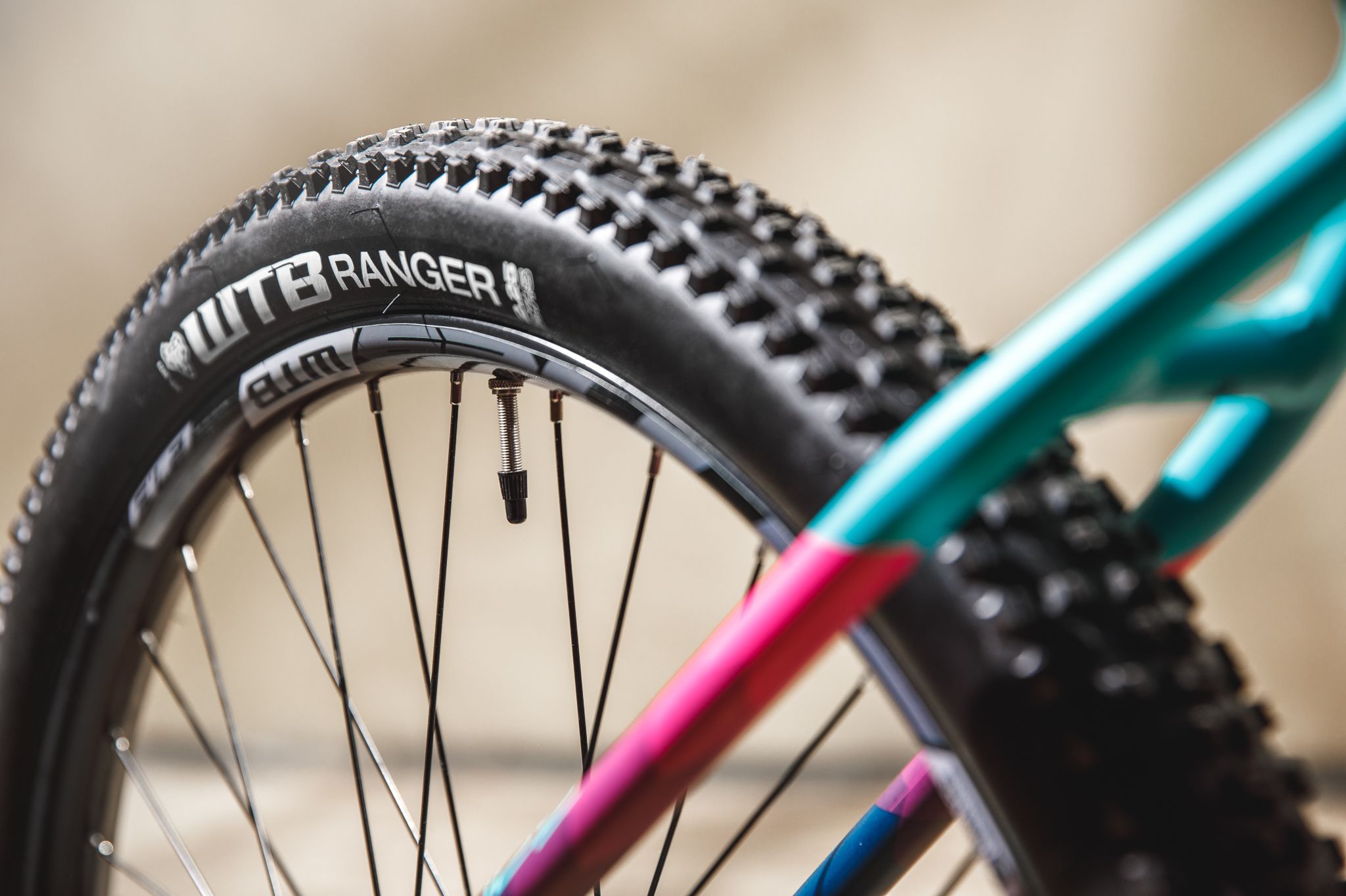 Ctm Ruby 27,5" matná tyrkysová / růžová L 18" - obrázek 3