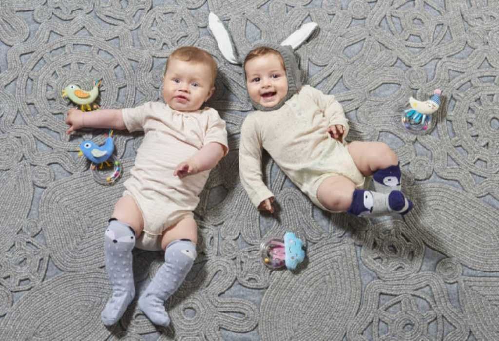 TAF TOYS Baby chrastítko plyšový měsíček s kuličkami pro miminko - obrázek 2