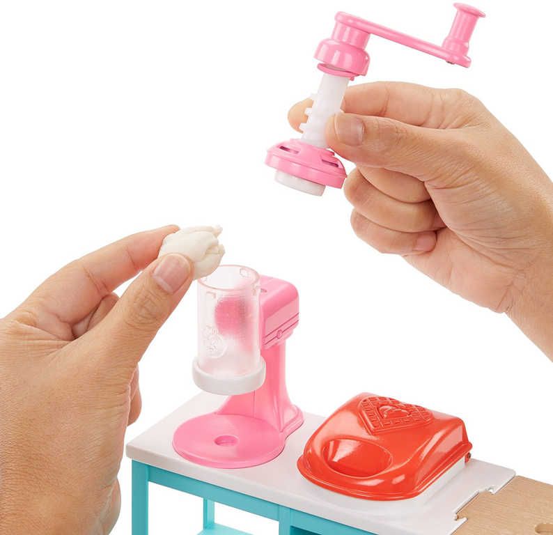 MATTEL BRB Panenka Stacie snídaňový funkční set vaflovač s modelínou a doplňky - obrázek 6