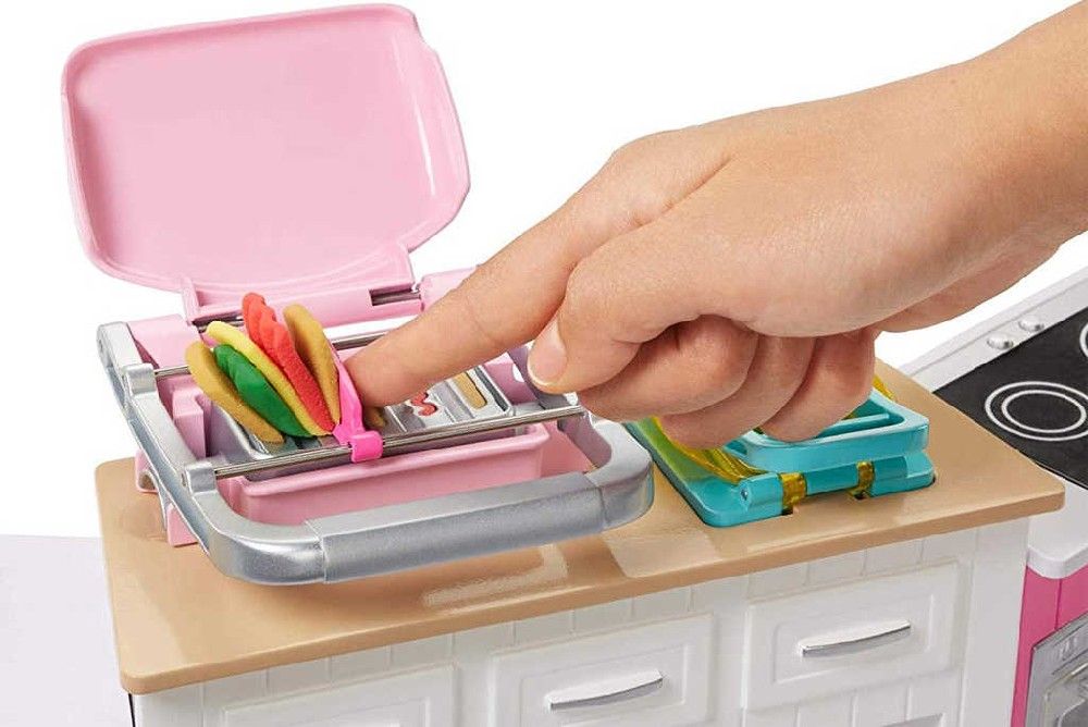 MATTEL BRB Kuchyně snů set panenka Barbie s modelínou a doplňky Světlo Zvuk - obrázek 2