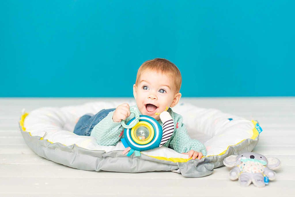 TAF TOYS Baby chrastítko textilní šnek Scotty 15cm s klipem pro miminko - obrázek 4