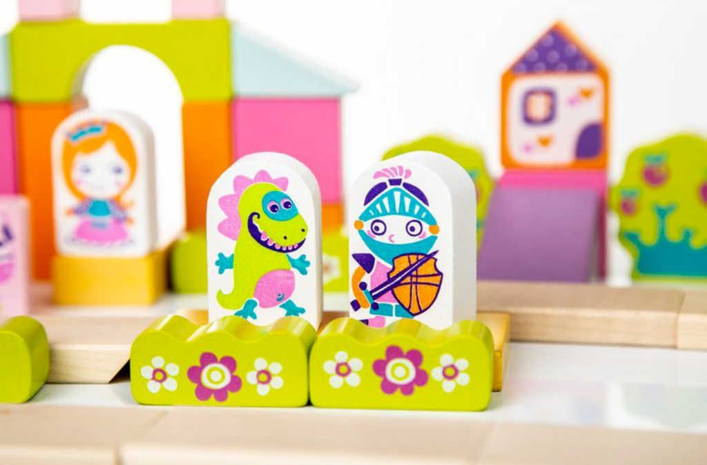 CUBIKA DŘEVO Baby stavebnice Město pohádkové set 55 dílků v dárkové krabici - obrázek 3