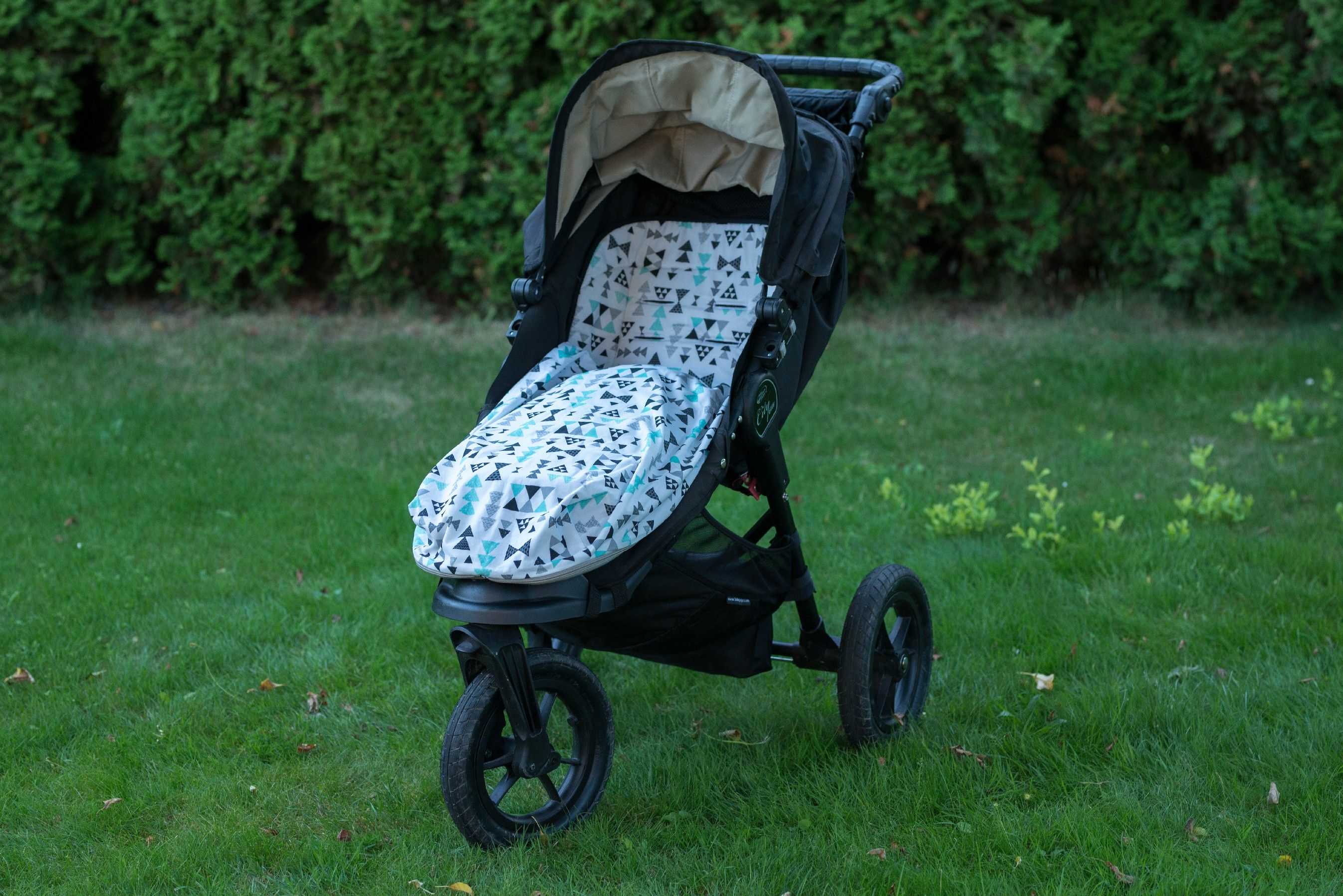 Ma-tata.cz Podložka do kočárku s nánožníkem na zip Značka kočárku: Baby Jogger City Mini - obrázek 1
