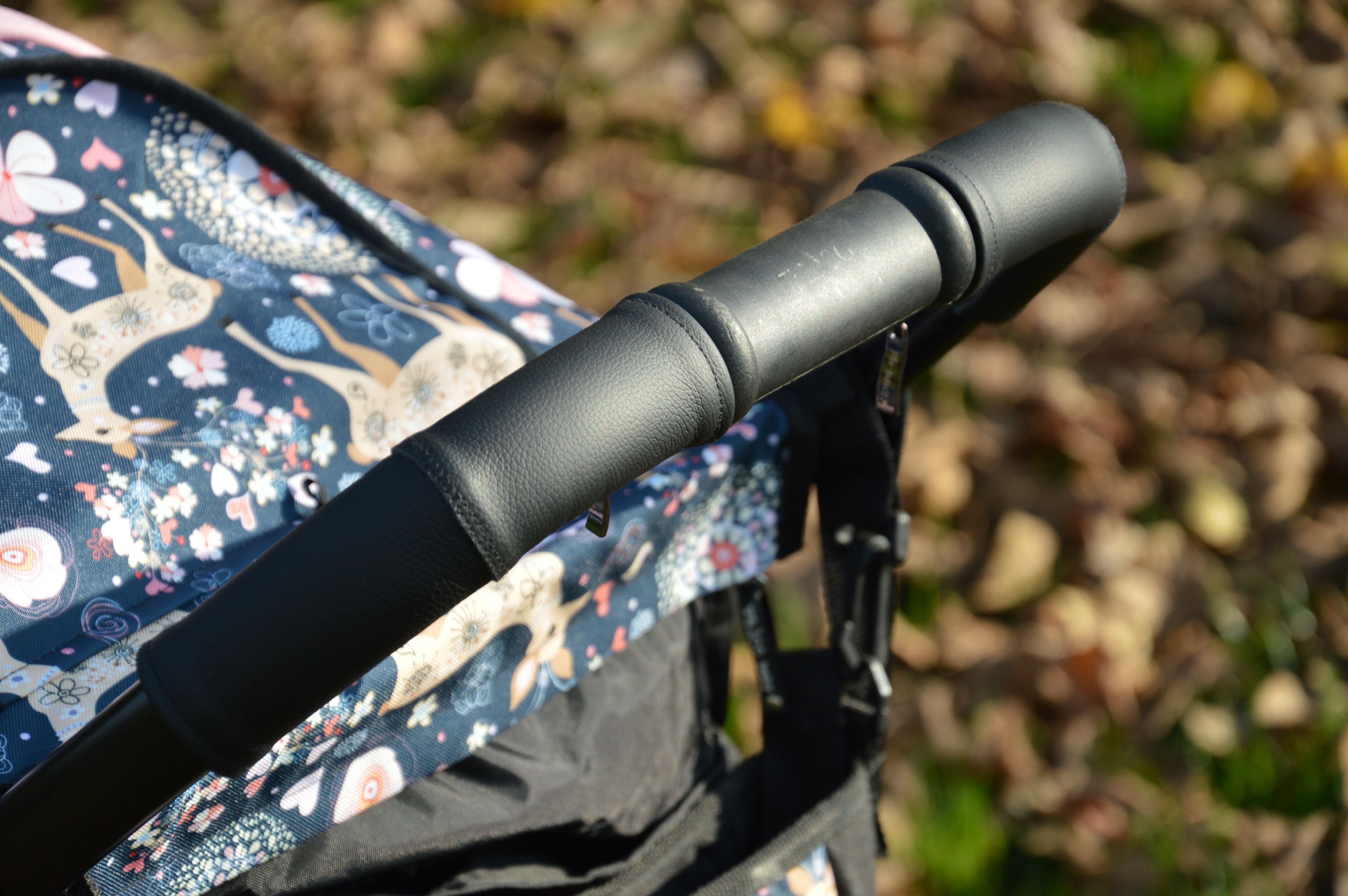 Ma-tata.cz Kožený potah na rukojeť kočárku - rodič Značka kočárku: Baby Design, Barva: krémová, Model kočárku: Walker Lite - obrázek 4