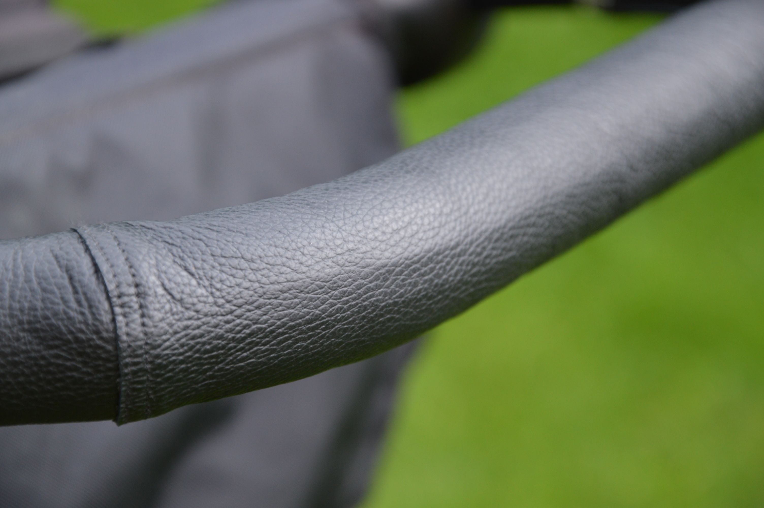 Ma-tata.cz Kožený potah na rukojeť kočárku - rodič Značka kočárku: Britax, Barva: černá, Model kočárku: Bob Revolution PRO - obrázek 1