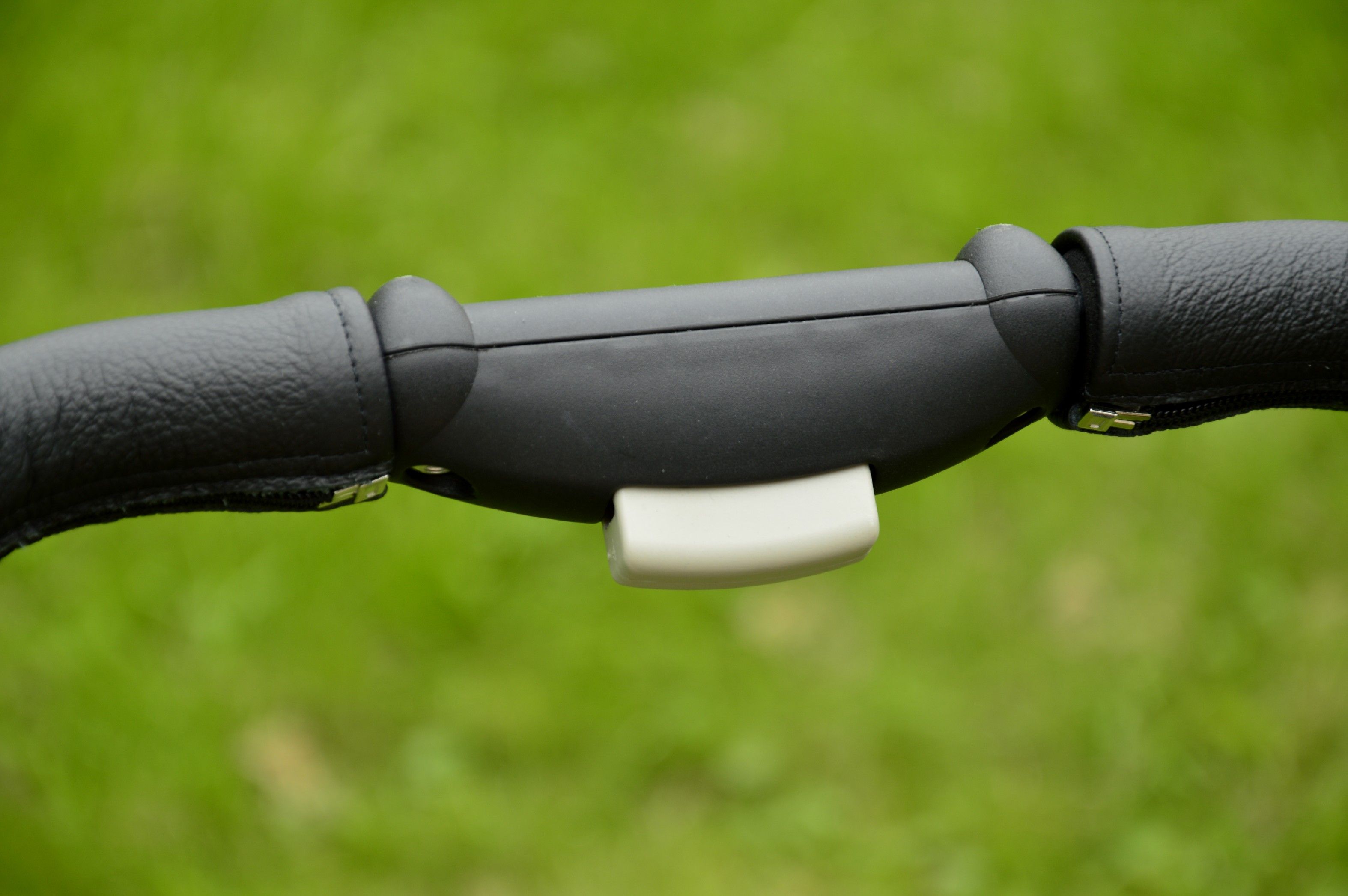 Ma-tata.cz Kožený potah na rukojeť kočárku - rodič Značka kočárku: Cybex, Barva: černá, Model kočárku: Eezy S+ - obrázek 6