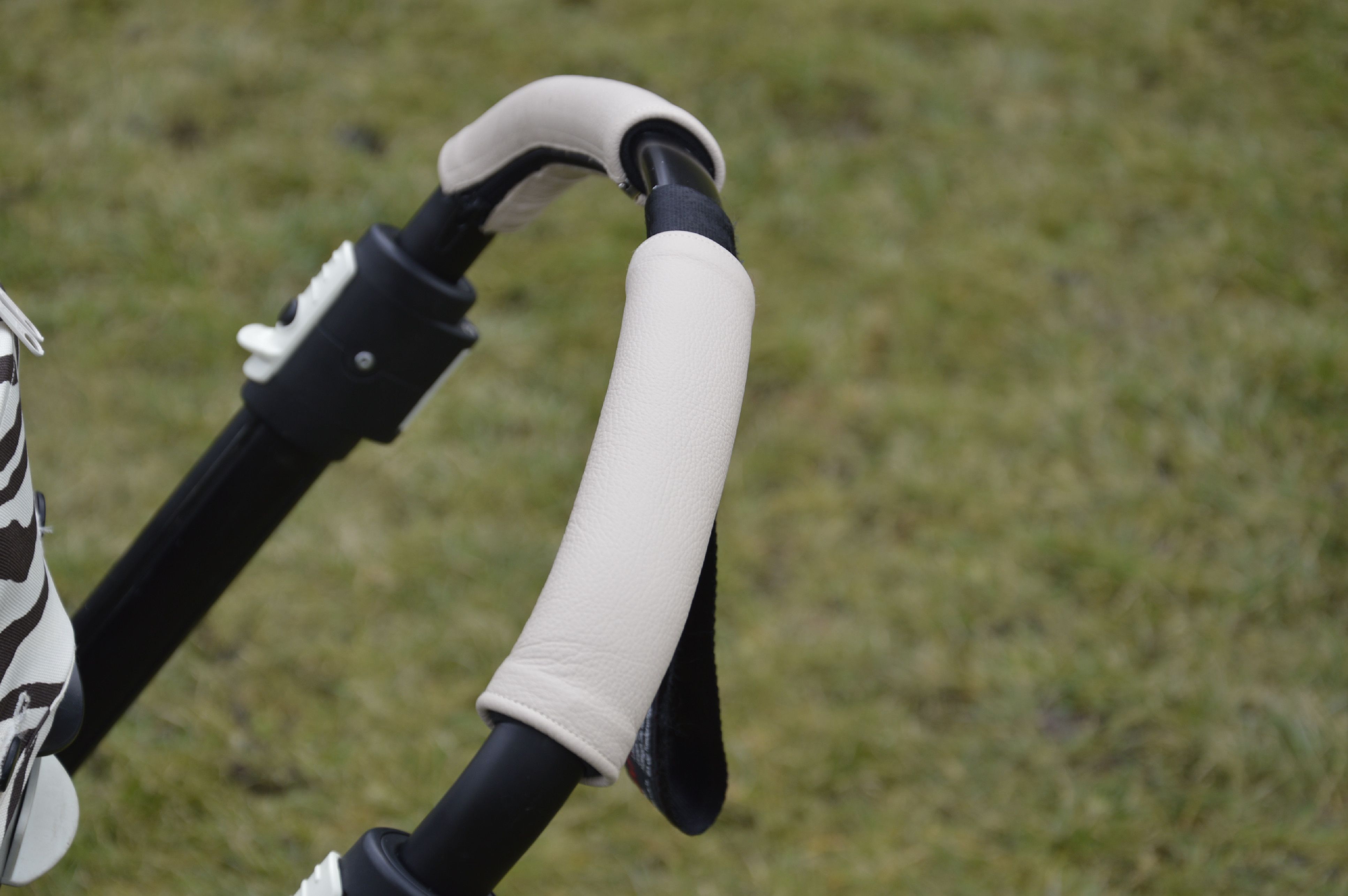 Ma-tata.cz Kožený potah na rukojeť kočárku - rodič Značka kočárku: Cybex, Barva: černá, Model kočárku: Eezy S+ - obrázek 10
