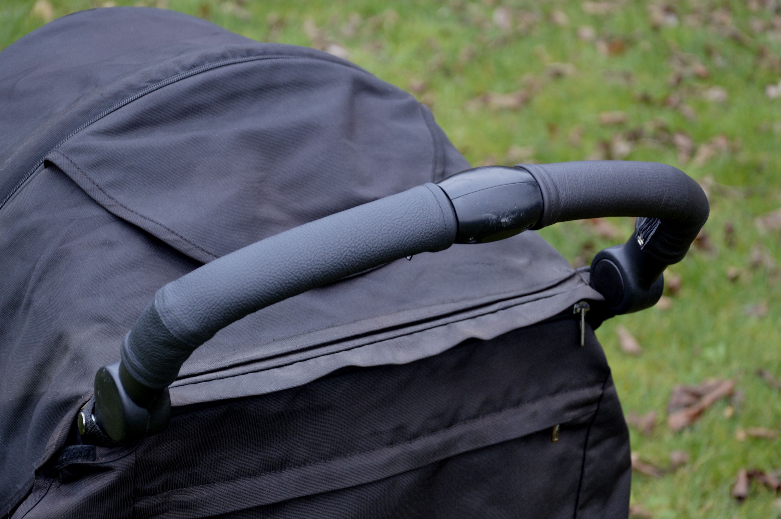 Ma-tata.cz Kožený potah na rukojeť kočárku - rodič Značka kočárku: Cybex, Barva: černá, Model kočárku: Eezy S+ - obrázek 14