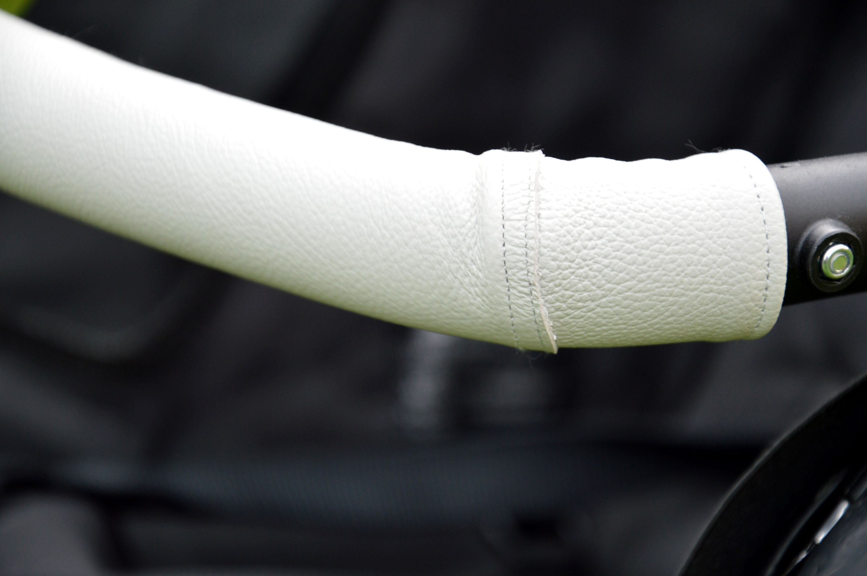 Ma-tata.cz Kožený potah na madlo kočárku - dítě Značka kočárku: Britax, Barva: hnědá, Model kočárku: B-Motion 4 plus - obrázek 2