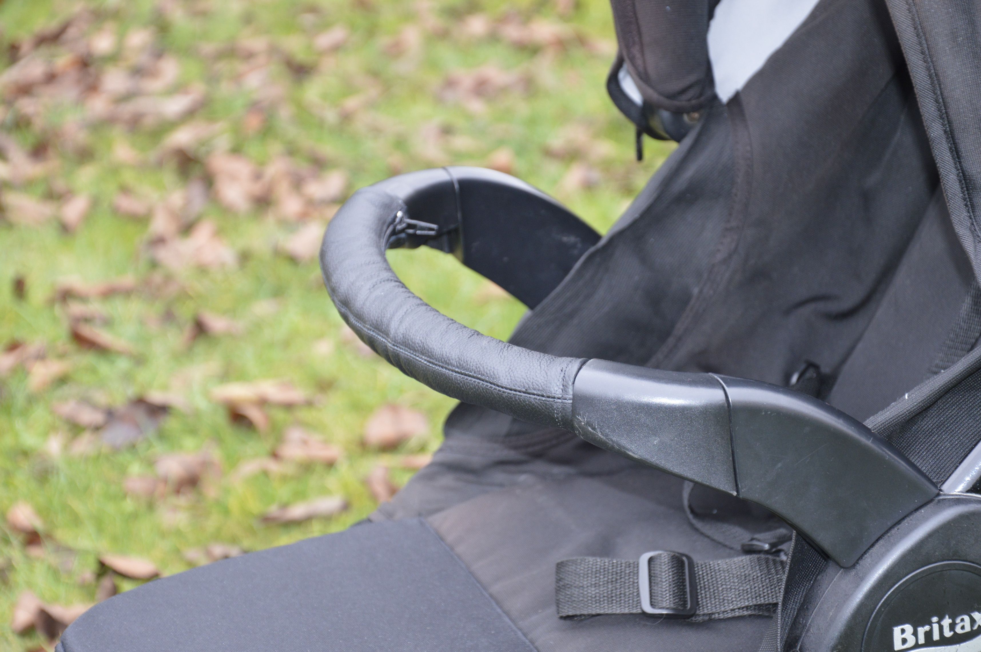 Ma-tata.cz Kožený potah na madlo kočárku - dítě Značka kočárku: Cybex, Barva: krémová, Model kočárku: Eezy S+ - obrázek 5