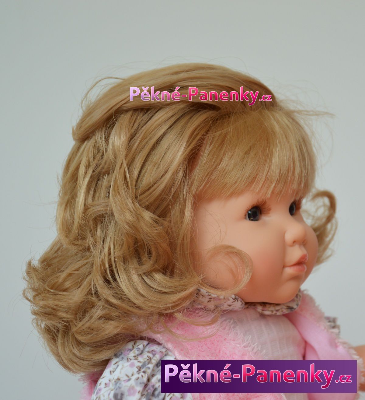 Mluvící realistická panenka Berbesa Sandra s vestičkou 42cm - obrázek 4