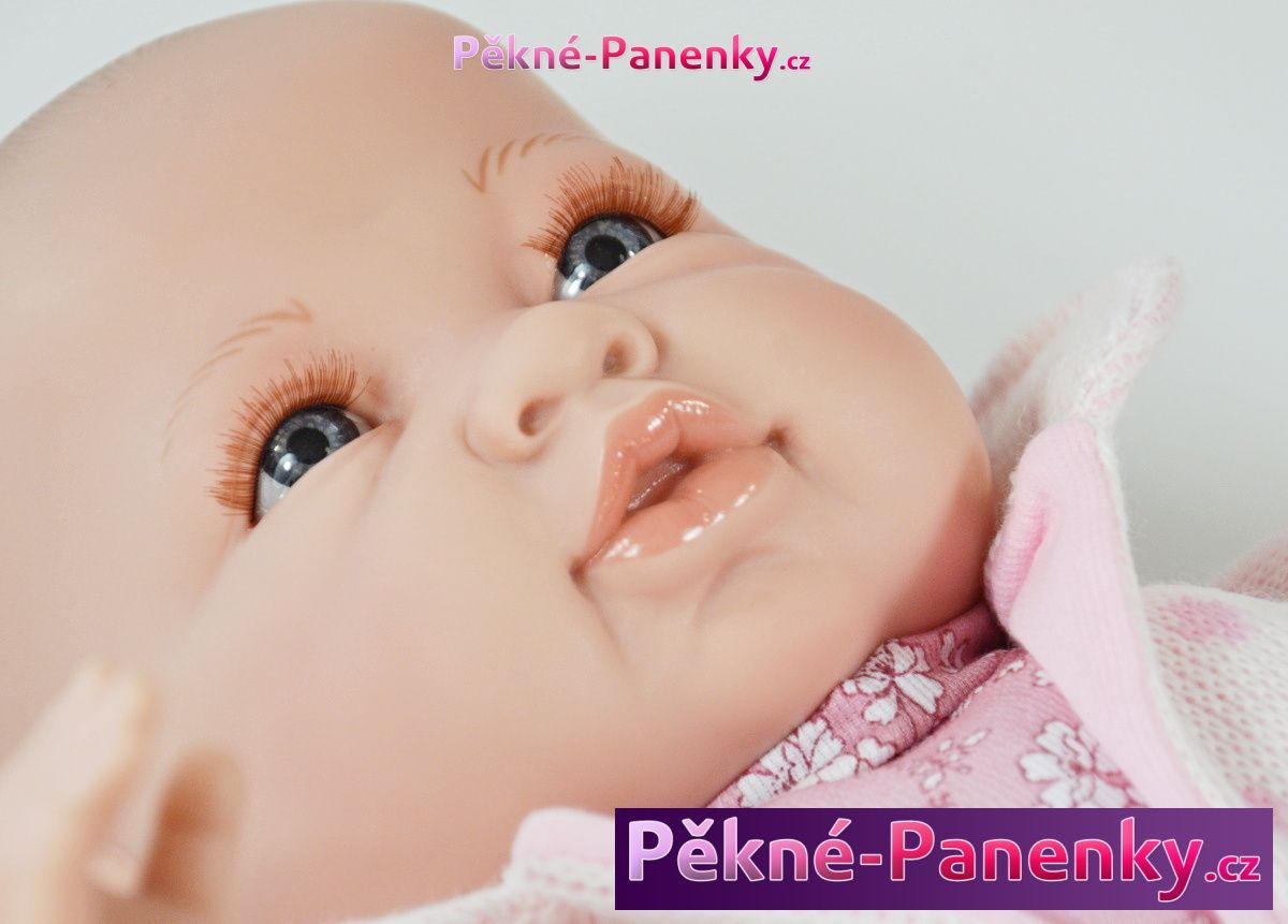 Velká mluvící realistická panenka Berbesa® Sara s čepičkou 50 cm - obrázek 7