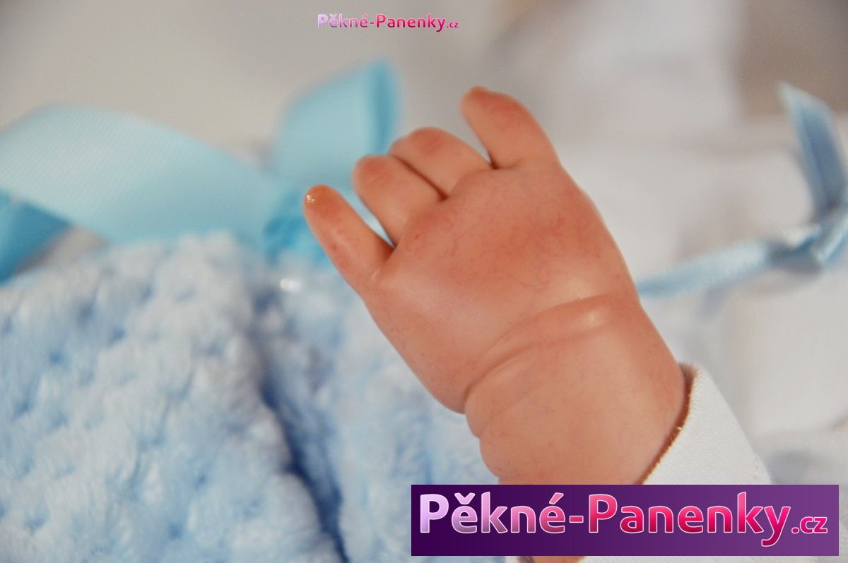Reborn realistická panenka Arias® Mies modrá v kompletu 45 cm - obrázek 5