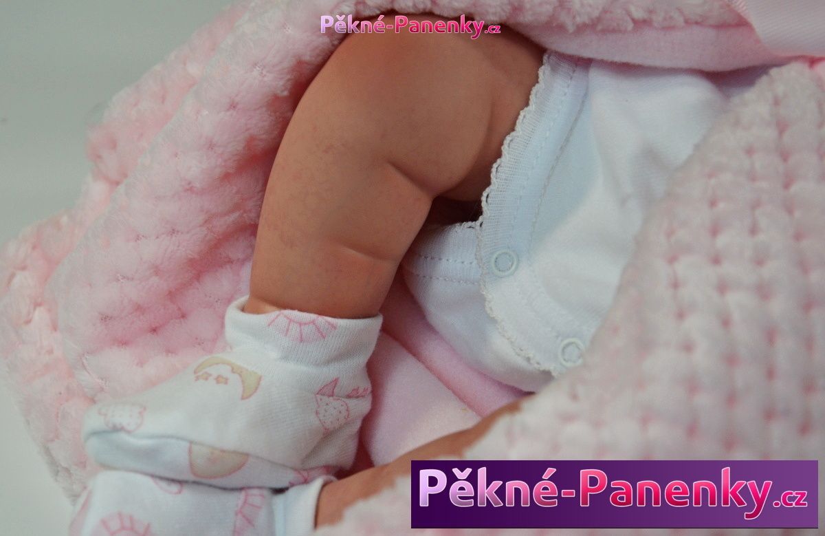 Reborn realistická panenka Arias® Mies růžová v kompletu 45 cm - obrázek 5