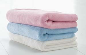 BabyDan-Komfortní deka z oboustranného fleesu bílá - obrázek 1