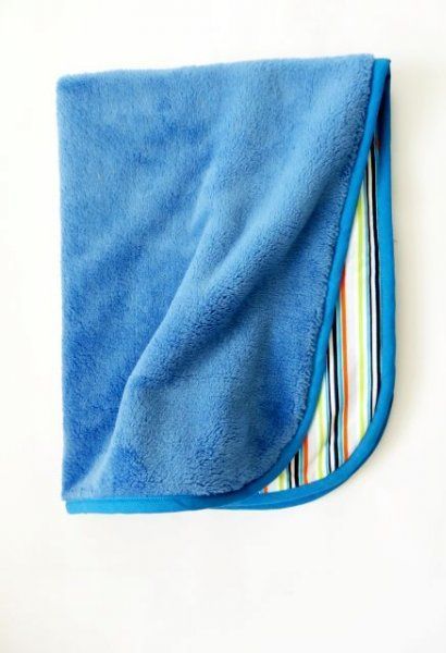 MeeMee Oboustranná deka 70x90 cm modrá , barevné pruhy - obrázek 1