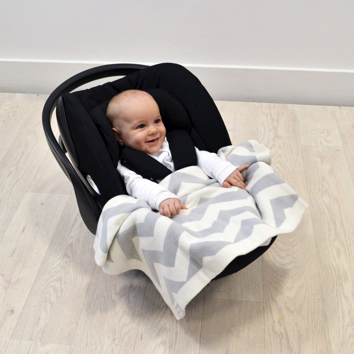 SHNUGGLE Luxusní pletená deka šedá - obrázek 3